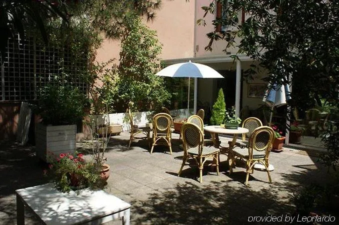 **  Garden Hotel Toulouse France